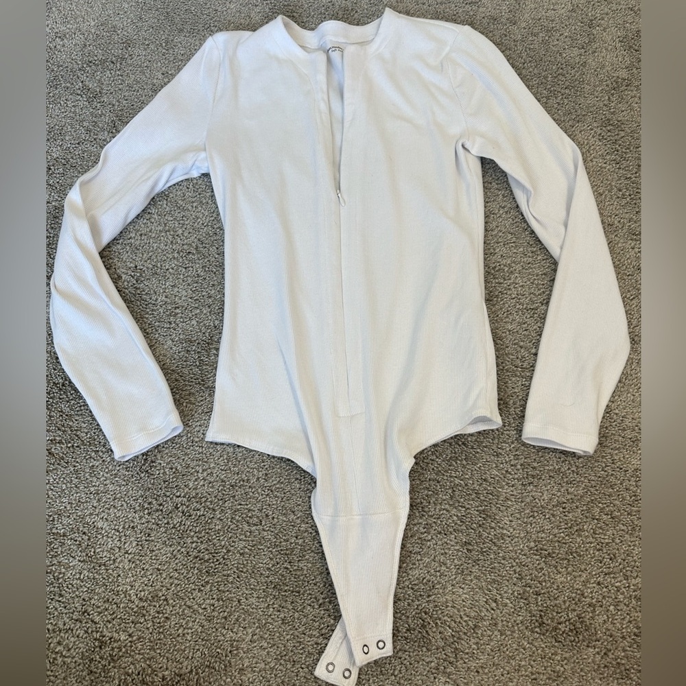 Abercrombie & Fitch - Long Sleeved Rib Zipper Front Bodysuit